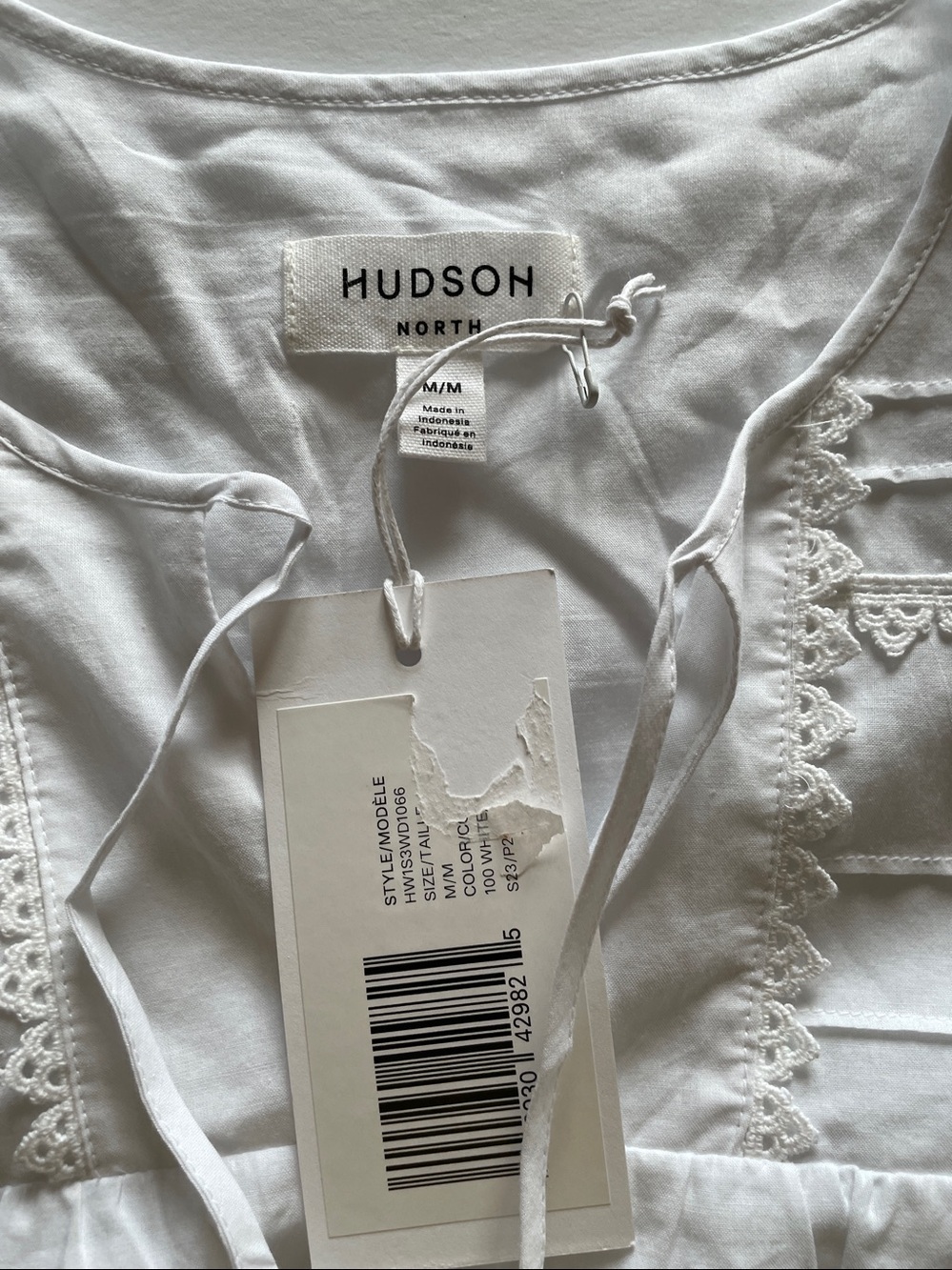 Airy White Cotton Lace-Trim Pintuck Dress. NWT. Medium. - Picture 5 of 9